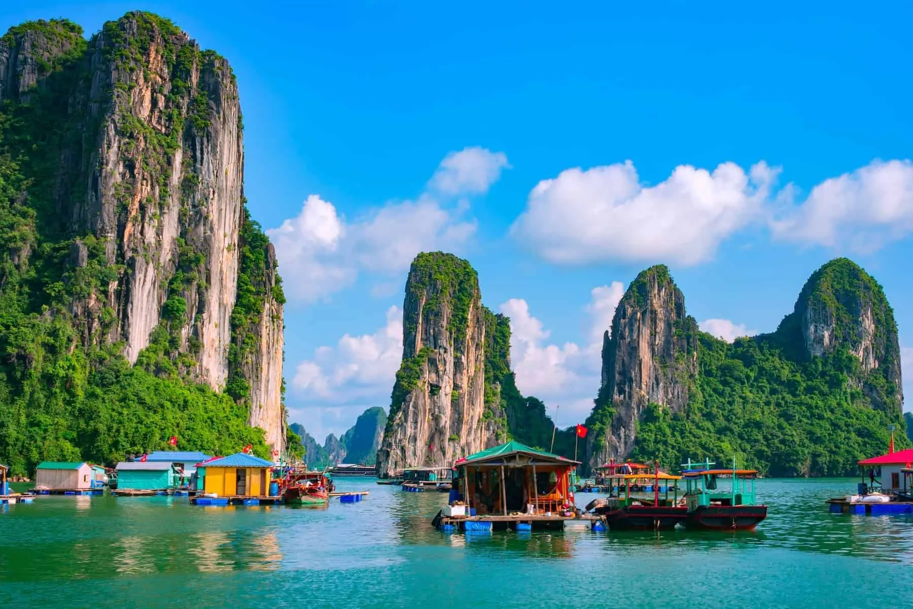 Ha Long Bay — Flydende fisker landsby i Ha Lang Bay, Vietnam