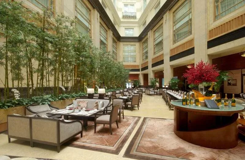 Fullerton-Hotel-lobby