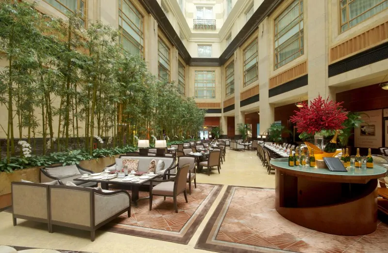 Fullerton-Hotel-lobby