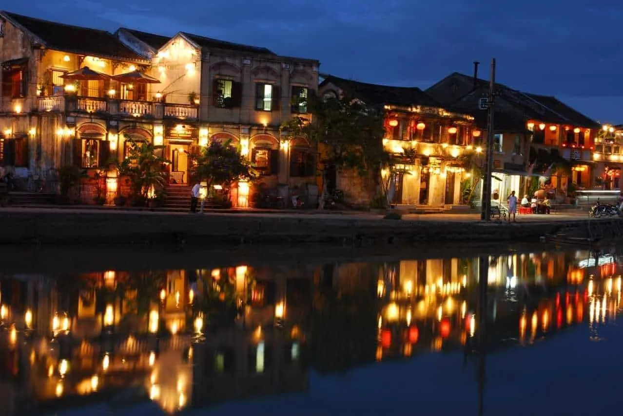 Hoi An i Sydvietnam på UNESCO Listen- en skræddersyet dag i Vietnam