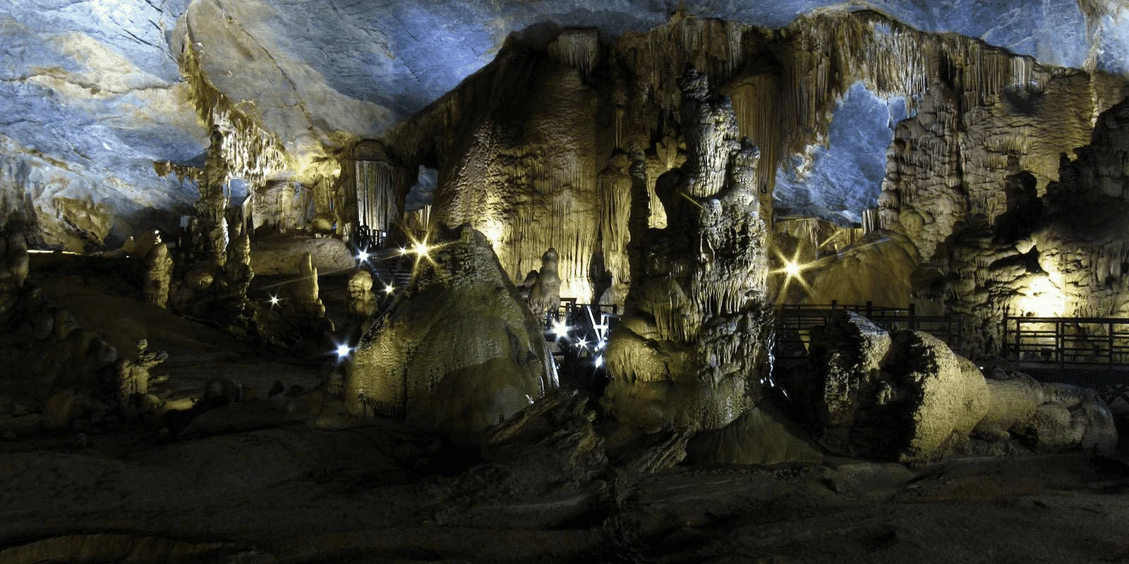 The Dark Cave i Vietnam: På eventyr med zip lining, kajakker og mørke grotter
