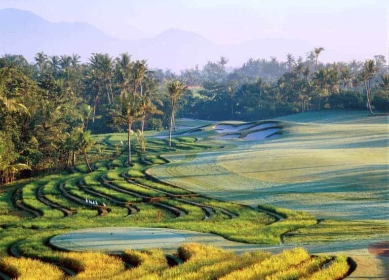 Golfferie til Bali er en drømme golfrejse 11 golfferie til Bali. Nirwana golf course Bali Greg Norman