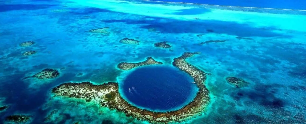 Dykkerferie til Belize. great_belize_barrier_reef set fra luften
