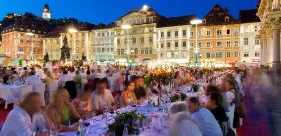 667_Lange_Tafel_der_GenussHauptstadt_Graz__c__Graz_Tourismus_-_Harry_Schiffer_2013