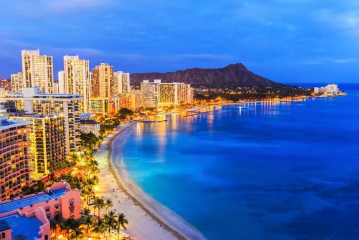 Rejser til Hawaii. Honolulu er vokset til en by og et resort område of betydelig størrelse