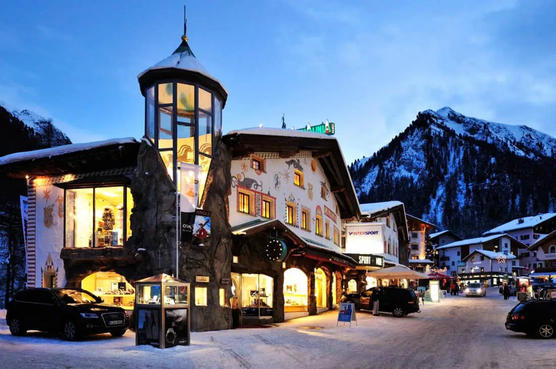 Samnaun, toldfrit skiområde i Schweiz med store muligheder 3 Samnaun by og aftenbillede