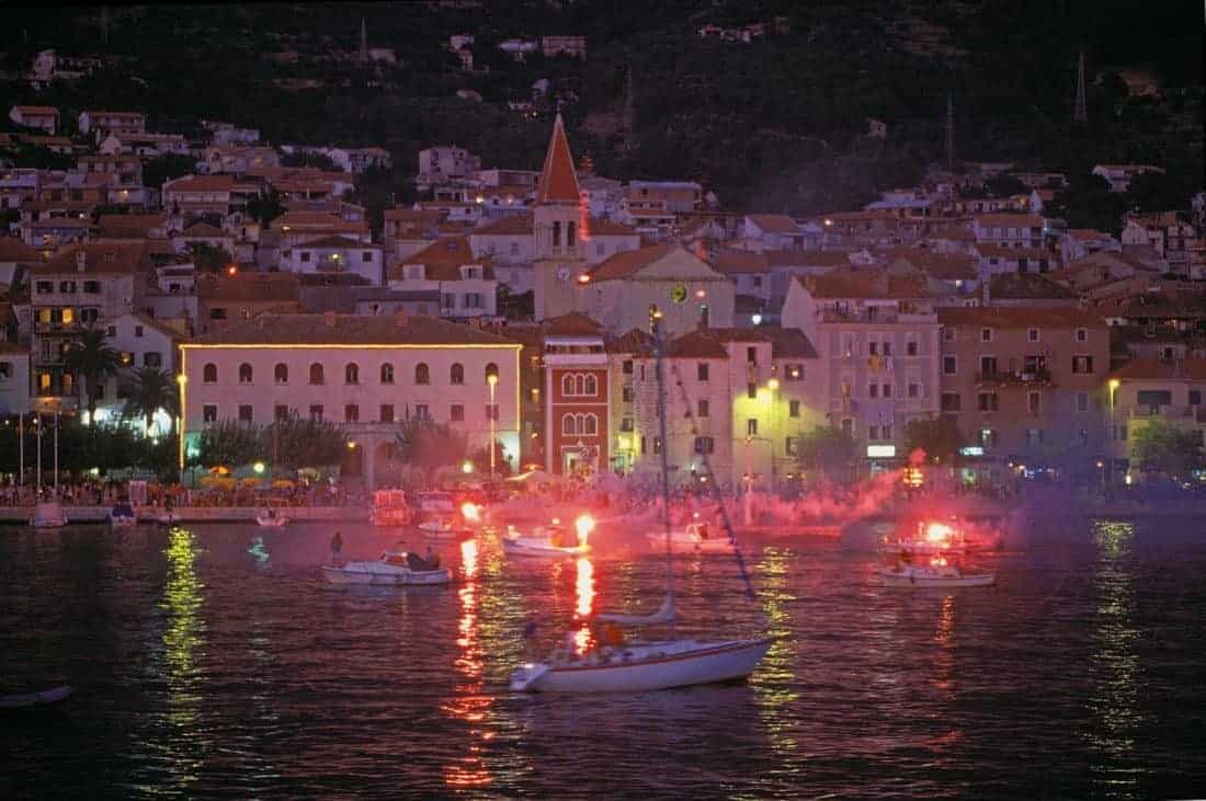 Sejlerferie i Kroatien, Makarska at night