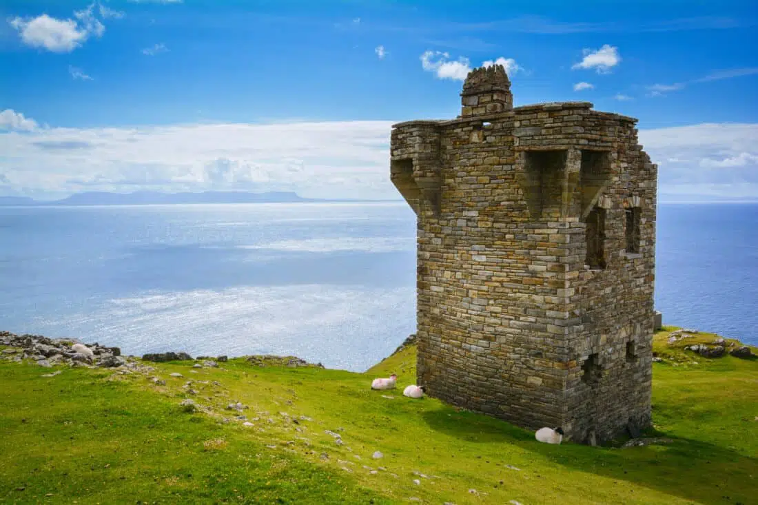 Den ultimative cykelferie gennem 5 lande 4 Watchtower near the Slieve League, County Donegal, Ireland