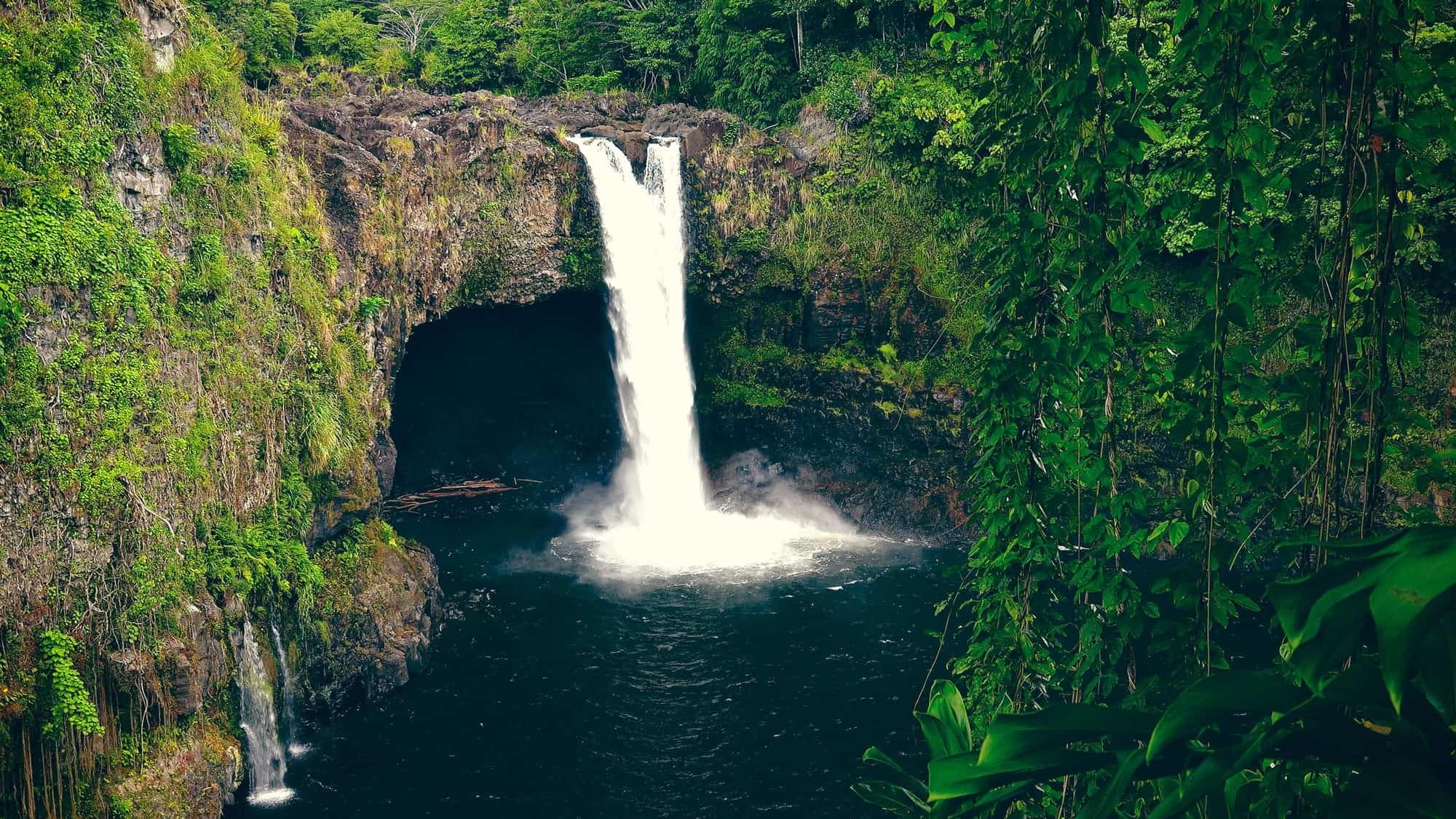 Rainbow Falls ved Wailuku River State Park i Hilo på the Big Island of Hawaii