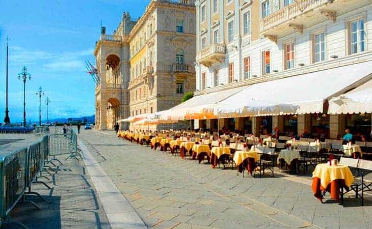 Trieste den gamle charmerende militære havneby