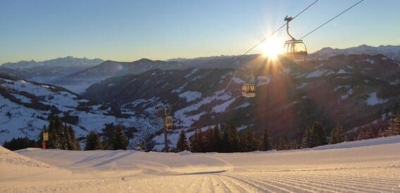Sonnenaufgang-beim-Early-Morning-Skiing-am-Hochkoenig_Hochkoenig-Bergbahnen