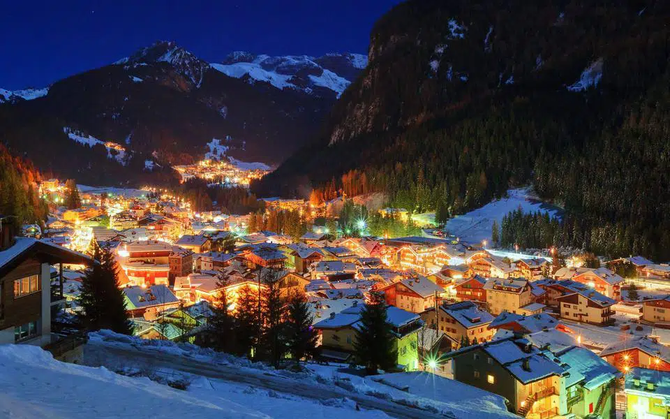 Canazei og verdens største liftkort, Super Dolomiti 4 Canazei by night