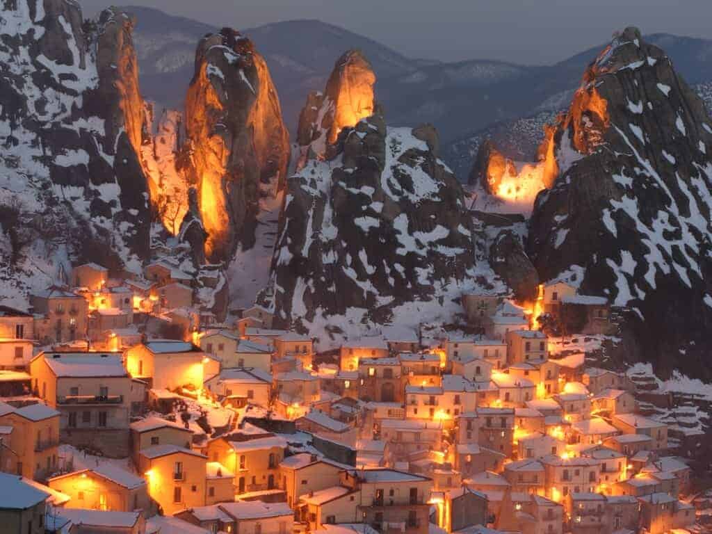 castelmezzano, også kaldet Basilicata´s Dolomitter, da vinteren kan bringe sne i de høje bjerge