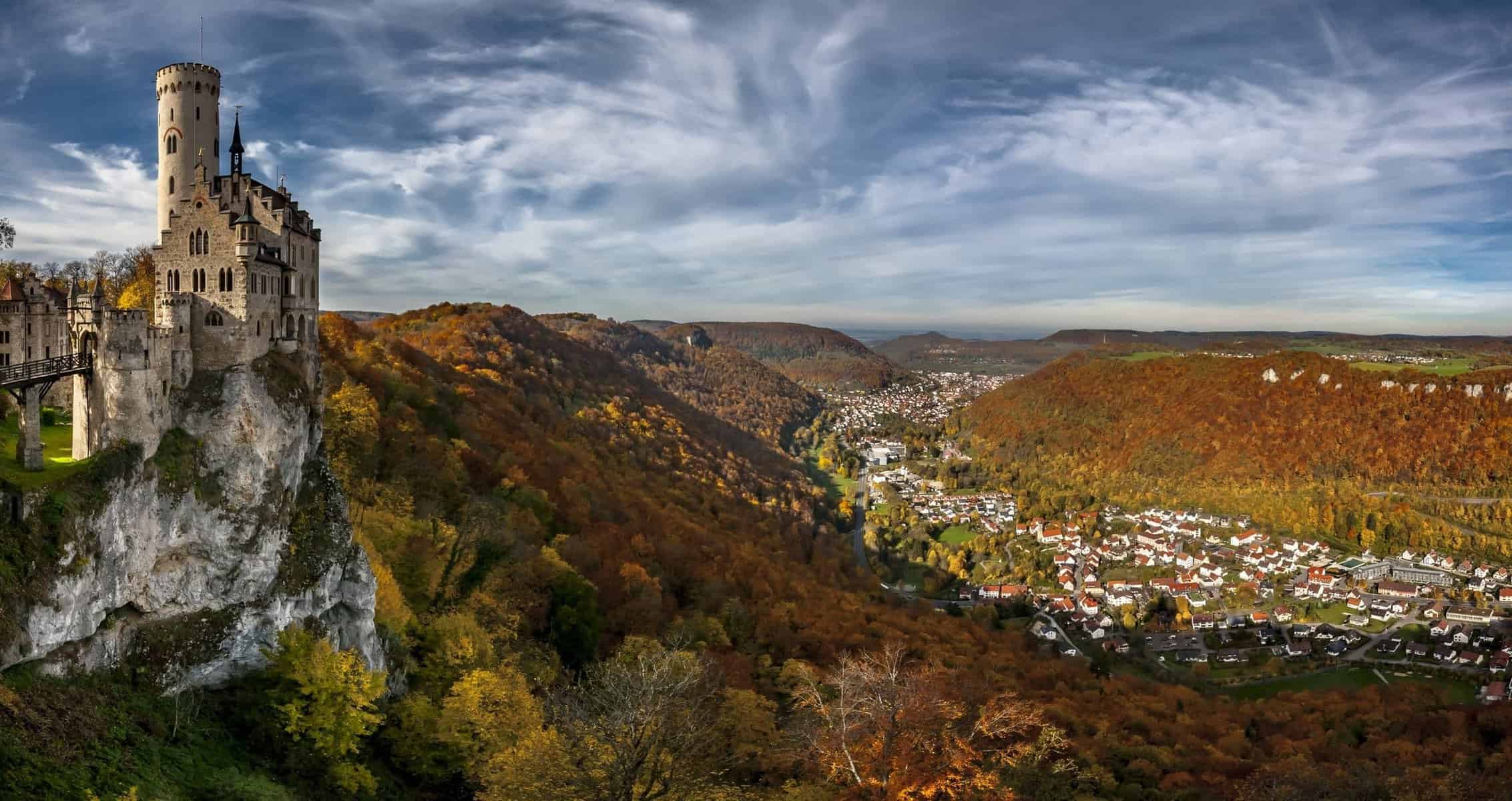 Schloss Lichtenstein er et privatejet nygotisk slot, der ligger i Schwäbische Alb i det sydlige Tyskland. Det blev tegnet af Carl Alexander Heideloff og navnetbetyder "skinnende/lys sten". Det ligger med udsigt til Echaz-dalen nær Honau, Reutlingen i statenBaden-Württemberg