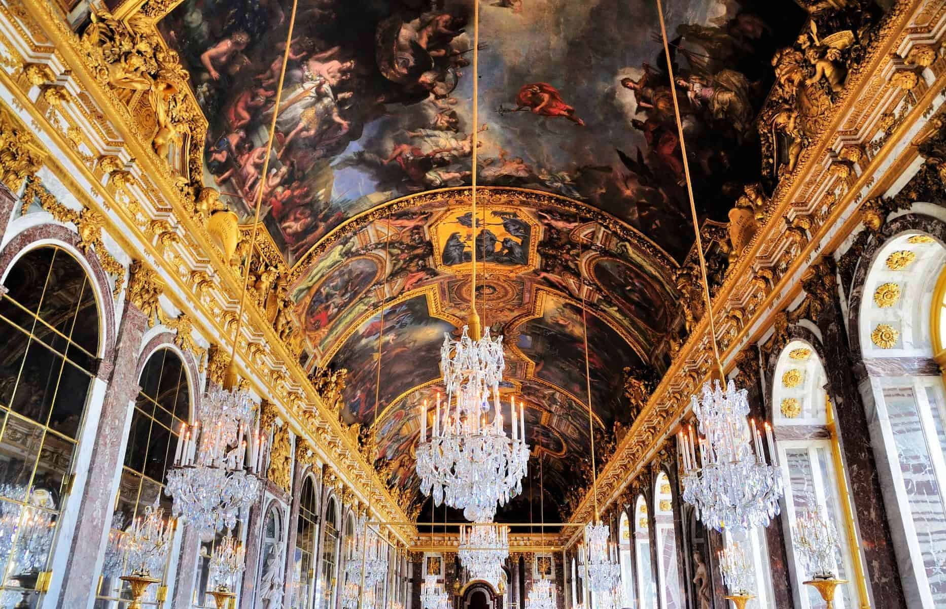 Versailles la célèbre salle des glaces