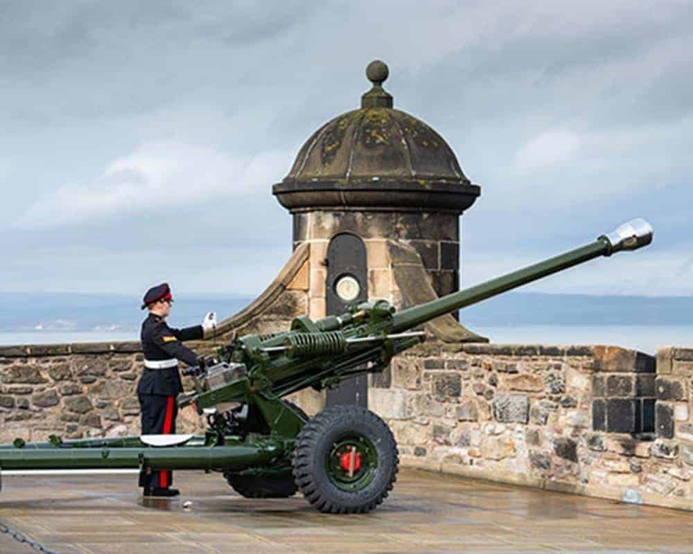 edinburgh castle one o clock gun