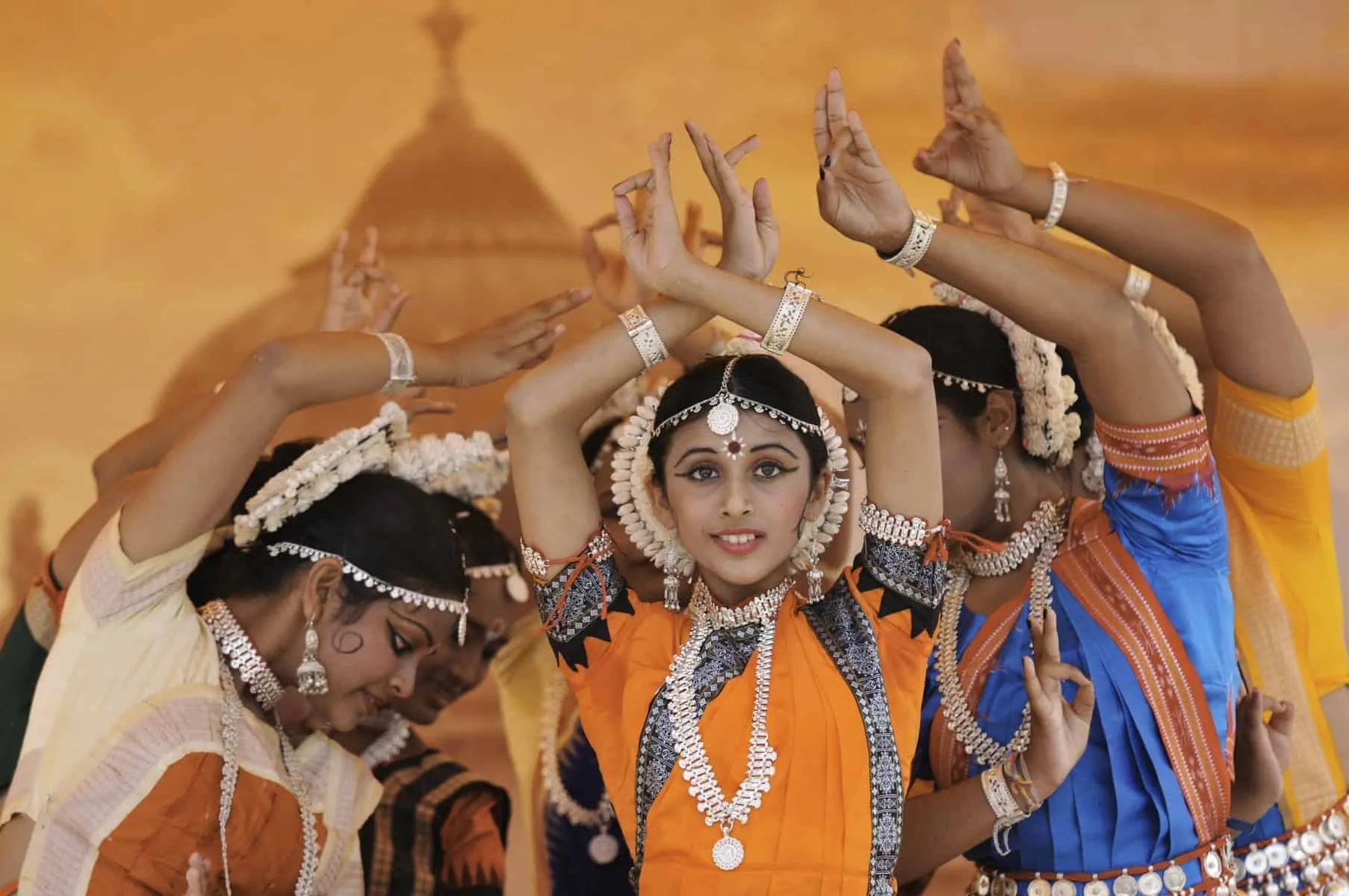 Indien danser ind i fremtiden, intro til ufattelige Indien