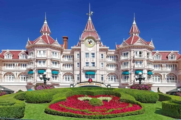 Disneyland i Paris 9 Image of the entrance in Disneyland Park from Paris.
