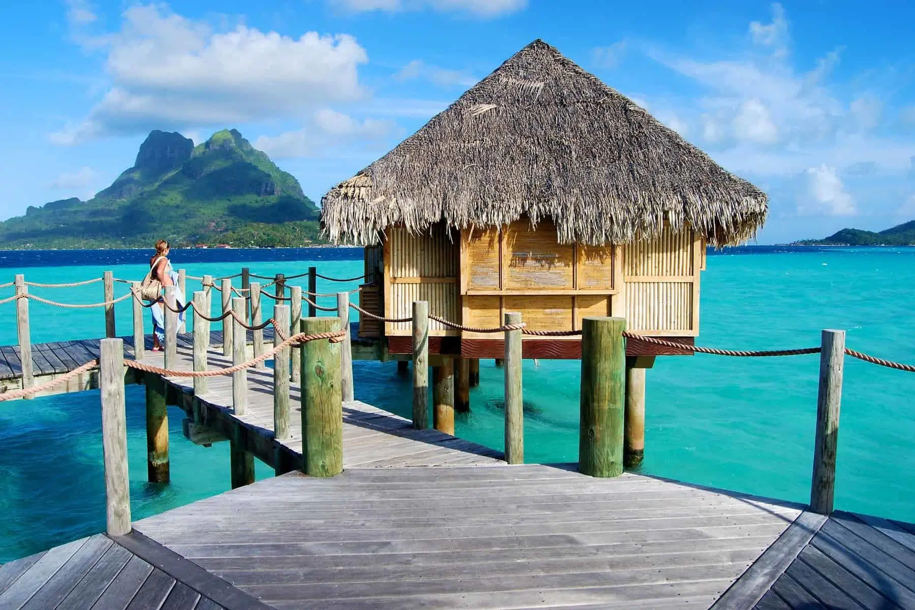 Rejsen til Bora Bora — Bora Bora cabin on the water