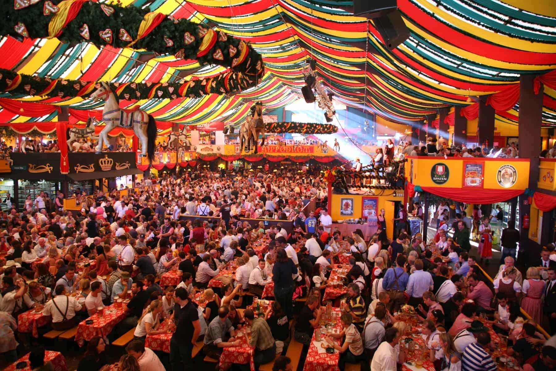 Oktoberfest i München med ca. 7 millioner besøgende