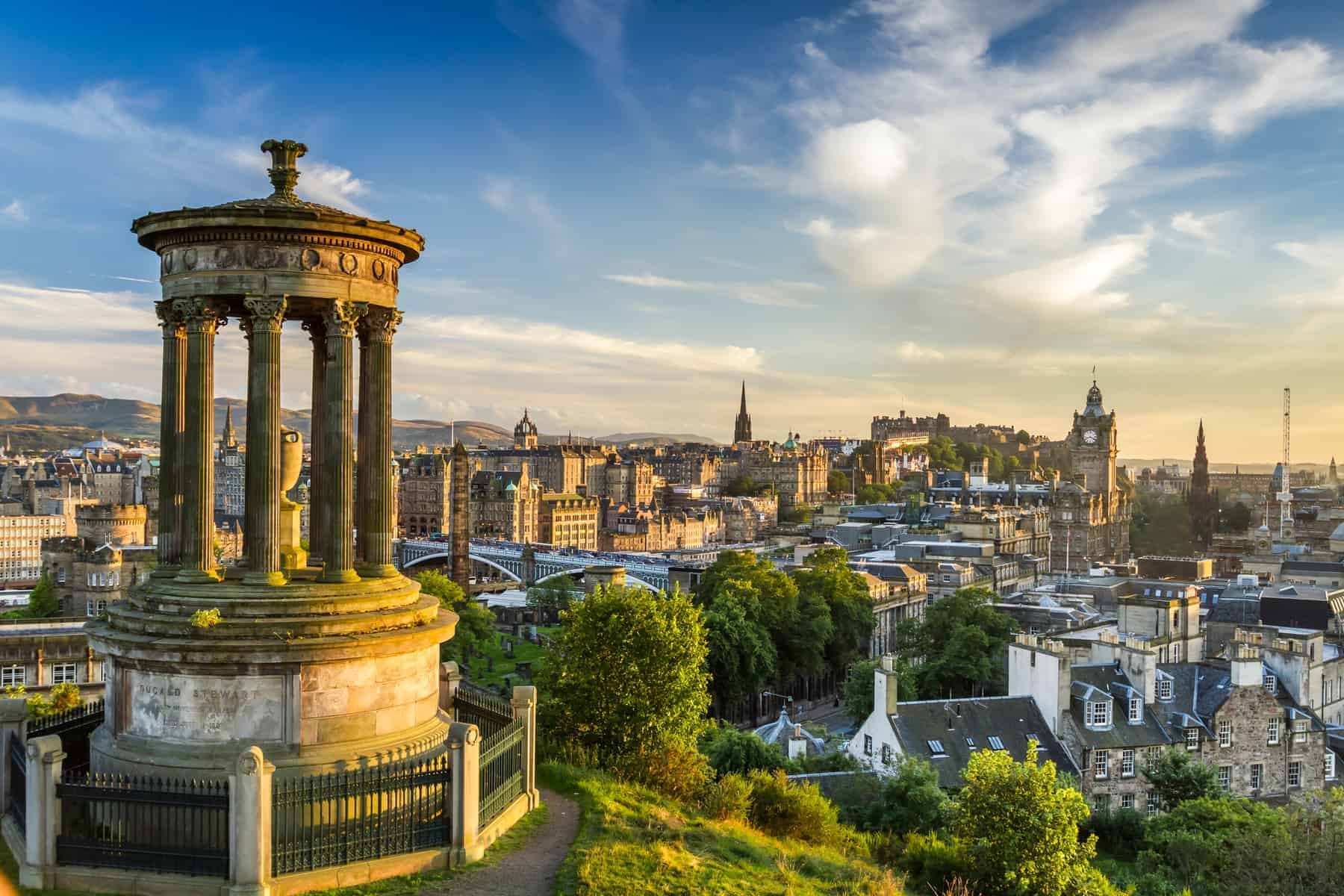 Byer i verden med høj livskvalitet: Calton Hill slottet i Edinburgh