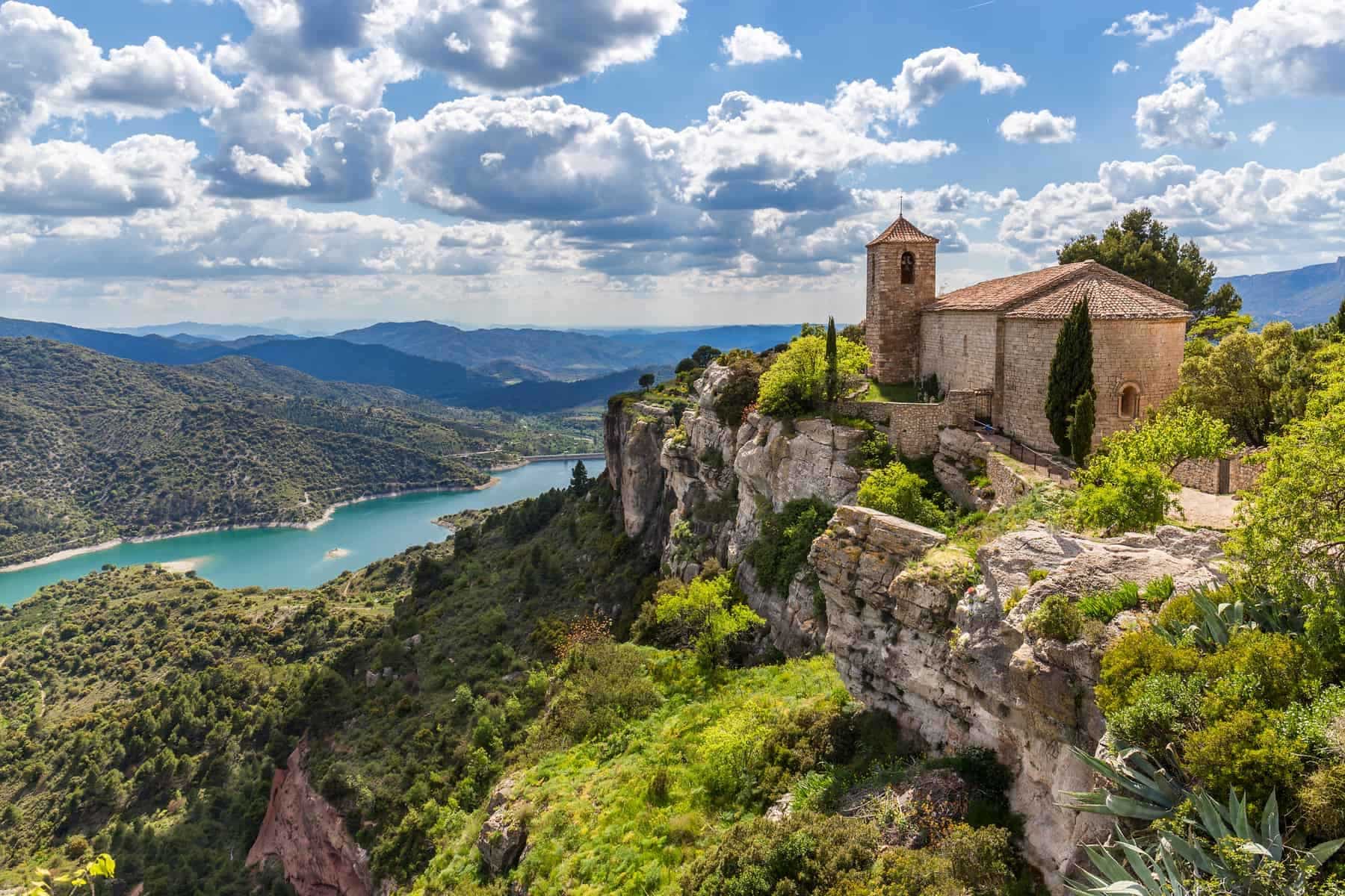 Romersk kirke. Santa Maria de Siurana i Catalonia