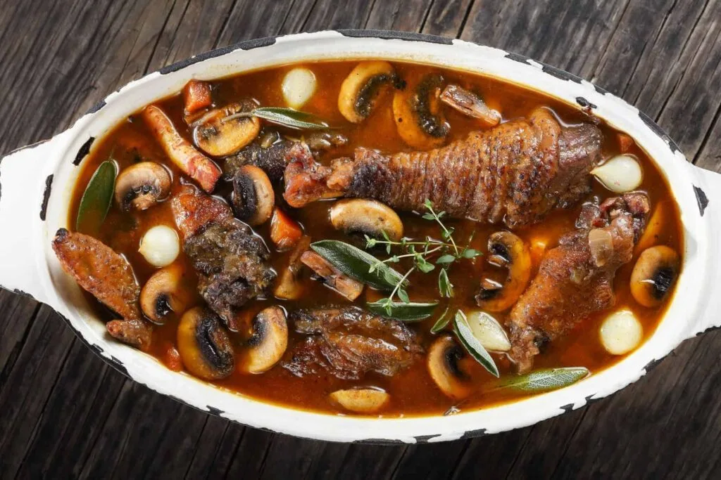 Coq au Vin, måske med et dansk twist fra Bornholm? 