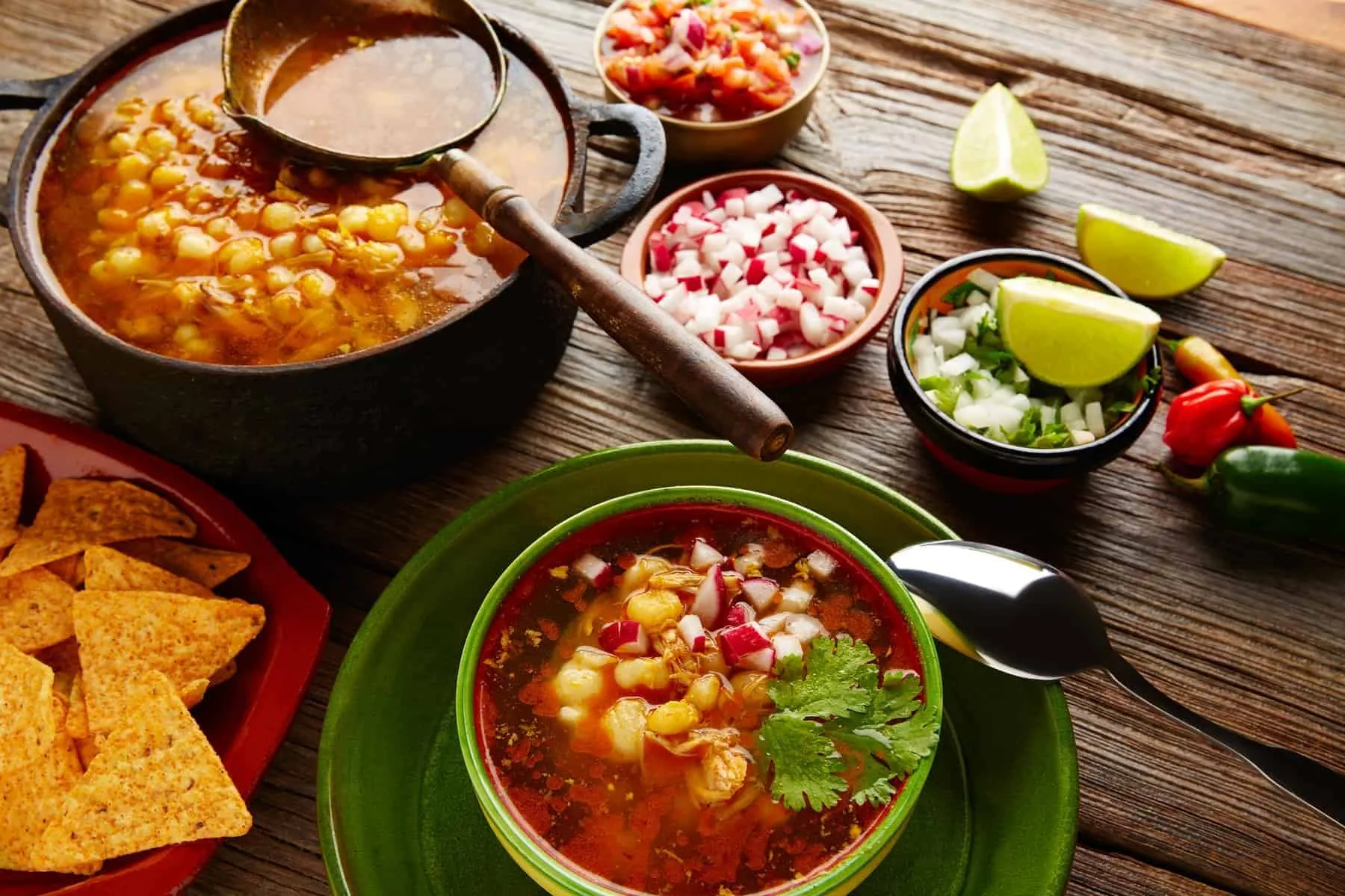 Pozole med store majs kerner. Pozole med Mote majs, Mexicansk mad