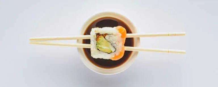 Japansk mad er meget mere end sushi. 32 Sushi and chop sticks