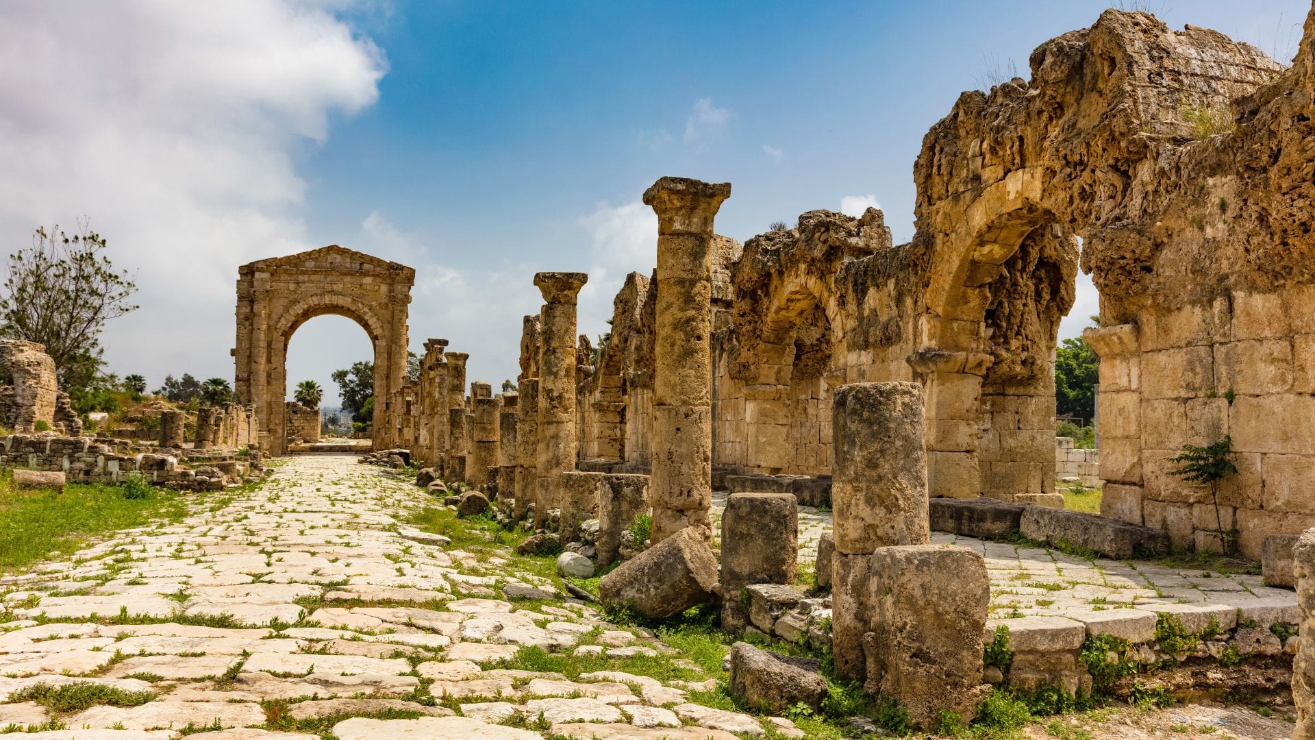 Al-Bass arkæologiske område i Tyrus (Sur) i det sydlige Libanon – et vidnesbyrd om landets rige historie og en skat blandt Asiens 10 mindste lande