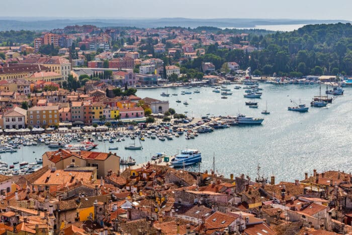 Istrien, Aerial shoot of Old town Rovinj, Glamping med Vacanceselect