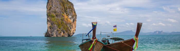 Kan du rejse til Thailand igen? traditionel long tail boats, Andaman Sea, Thailand
