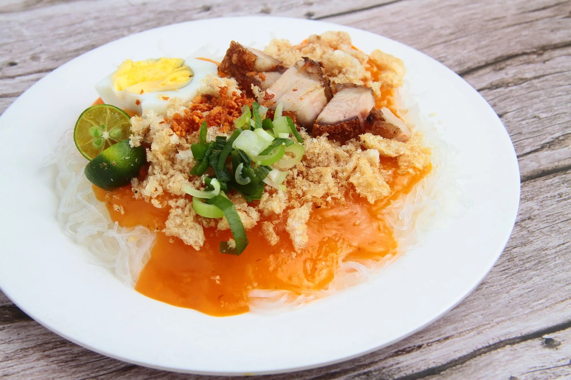 Freshly cooked Filipino food called Pancit Palabok.