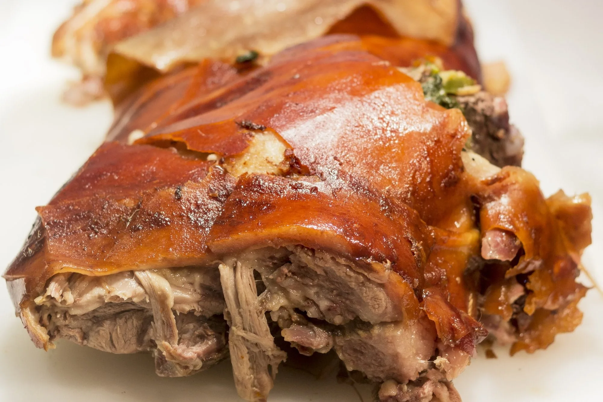 Roasted pork meat Lechon. 1/1 grillet lille gris, Filipino food