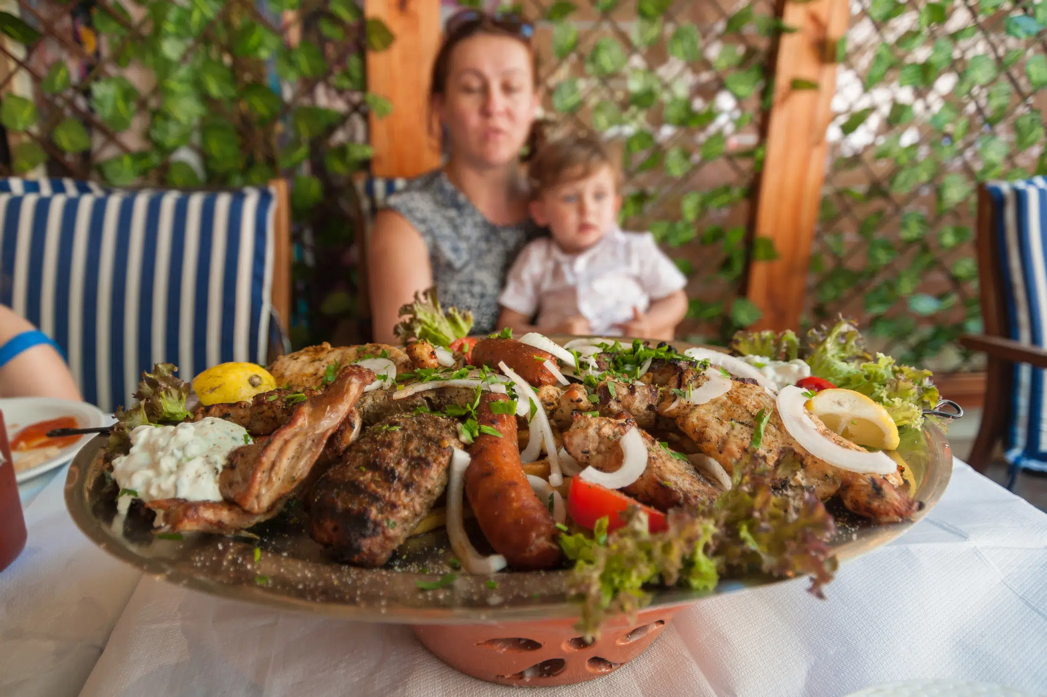 Rhodos, Greece. Et fad af Meze, græsk mad