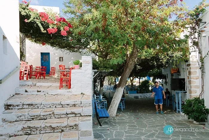 Folegandros hyggeligt torv og taverna