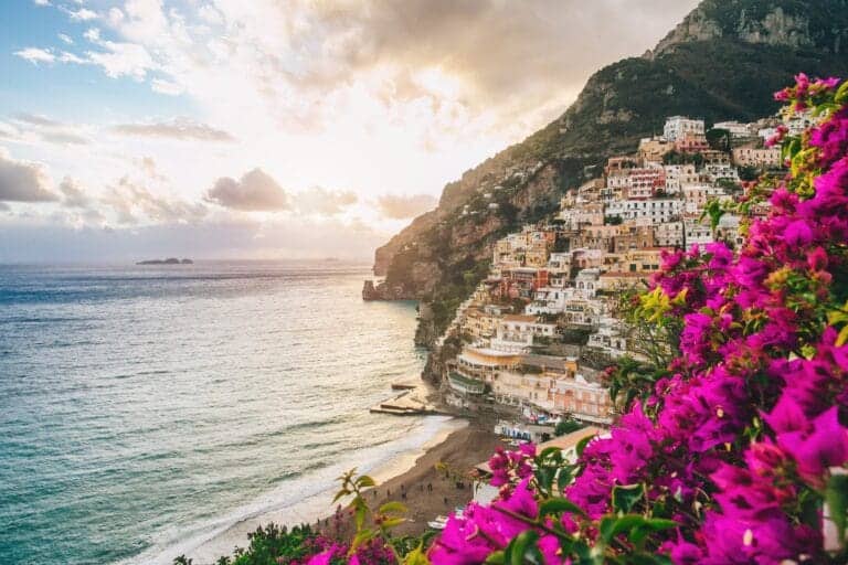 Amalfikysten er Italiens svar på Rivieraen 26 Positano forår, Amalfi kysten, Italien