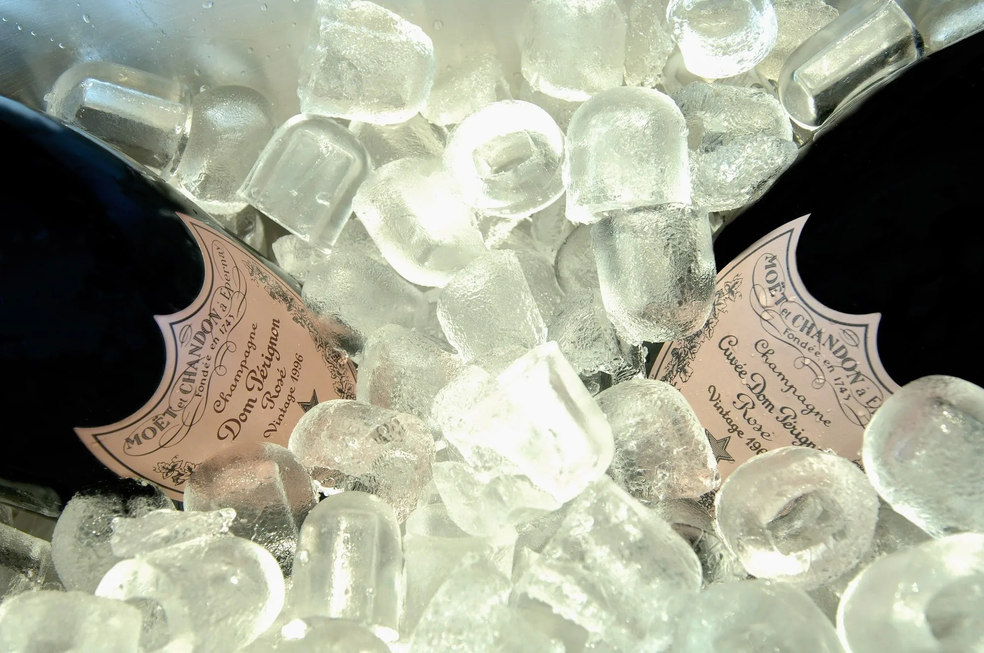champagne nytår alliance holder — Tasting Dom Perignon Champagne, vintage Rose