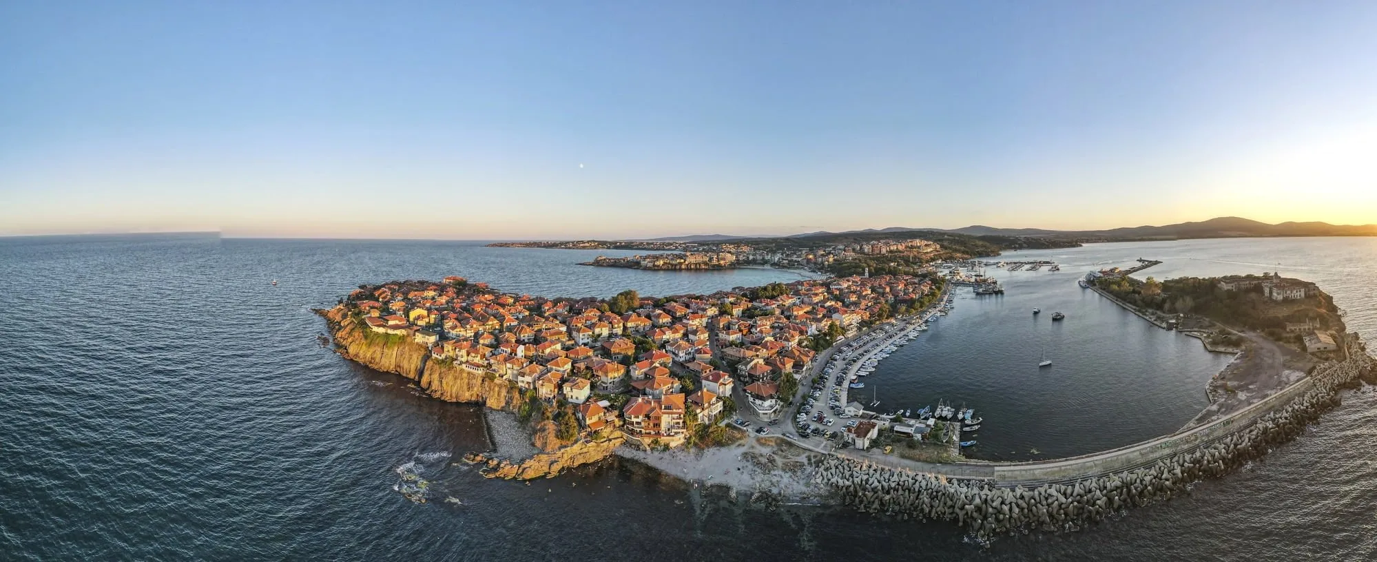 Rejsen går til Bulgarien 7 Sunset panorama of old town of Sozopol, Burgas Region, Bulgaria