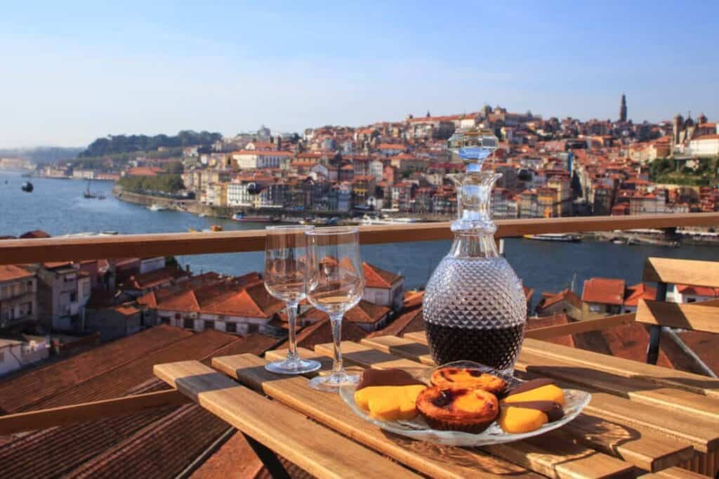 Portugisisk mad, Table with view a wonderful view over the river in Porto, Portugal.