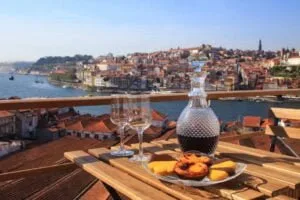 Portugal og lækker mad, Table with view a wonderful view over the river in Porto, Portugal.