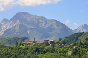 the-Apuan-Alps-near-San-Michele-Garfagnana-Province-of-Lucca-Tuscany-Italy-Europe