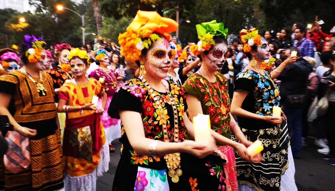 Halloween Rejsemål, Traditionel parade for de dødes dag i Mexico City