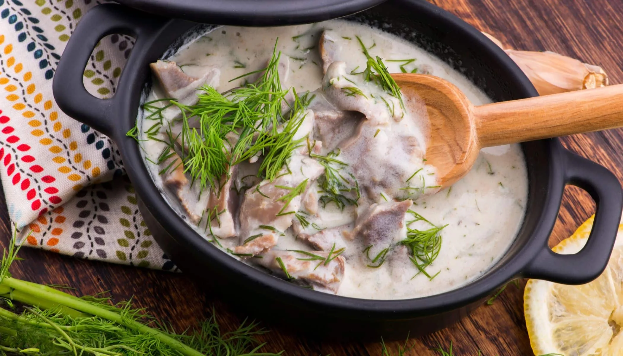 Iskembe Corbasi, tyrkisk komave suppe, velbekomme 4 Iskembe Corbasi med hvidløg, eddike og citronsaft