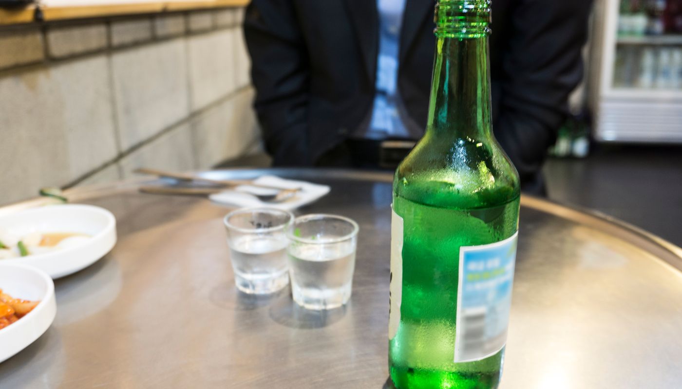 Soju fra Korea fremstilles ved destillation, ved hjælp af alkohol lavet af søde kartofler