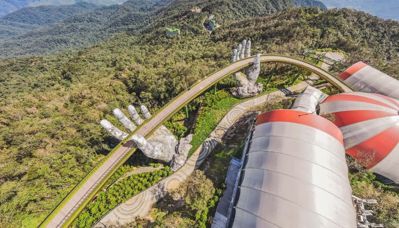 Den gyldne bro i Danang, Vietnam topview