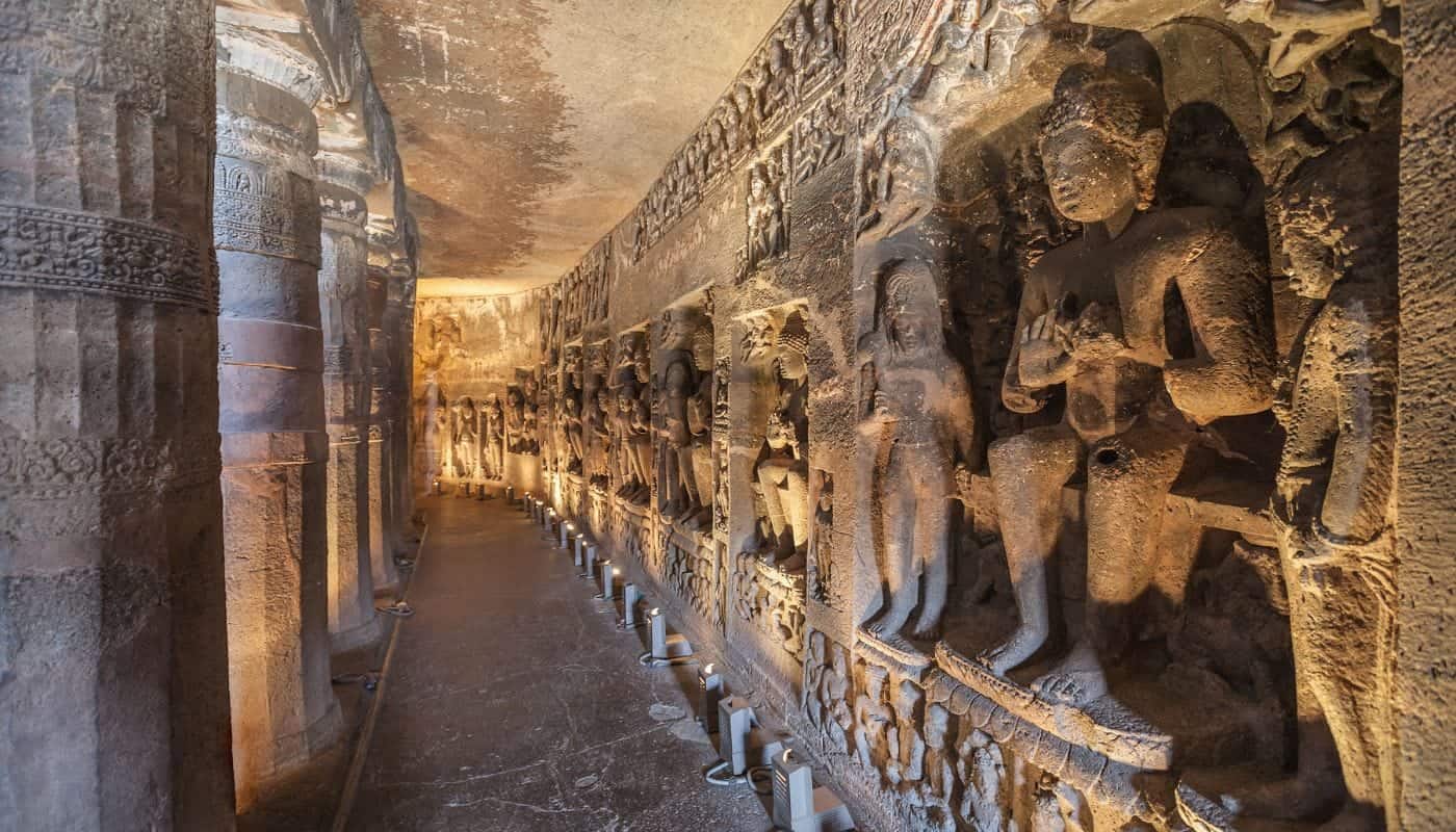 Ajanta Huler, Indien