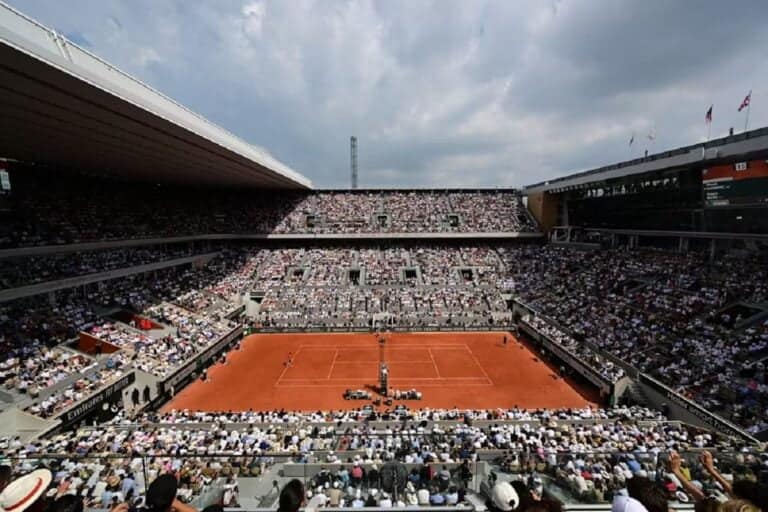 French Open, også kendt som Roland Garros, er den prestigefyldte Grand Slam-turnering 2 French Open, også kendt som Roland Garros, er den prestigefyldte Grand Slam-turnering