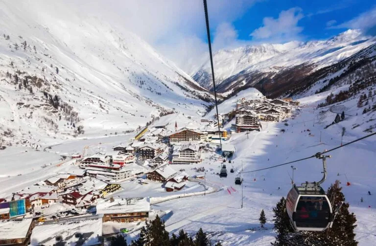 Østrigske skirejser når nye højder i Sölden og Obergurgl 5 Mountain ski resort Obergurgl Austria - nature and sport background