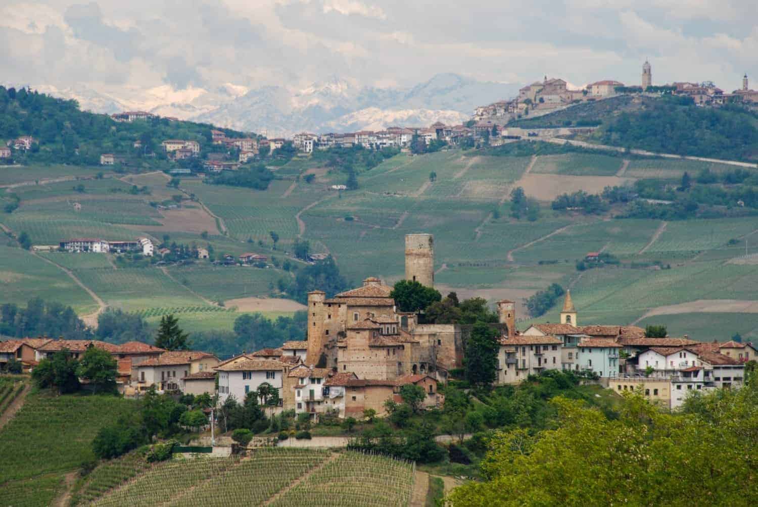 “Piemonte” er en af Italiens smukke regioner og betyder “ved foden af bjergene”
